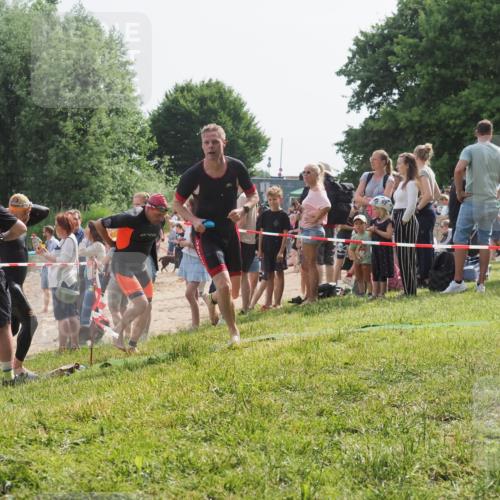 15.06.2025 - 27. Vierlanden-Triathlon KatJ http://msf.ph/oto/8007062 15.06.2025 10:05:59 Schwimmen 372, 410, 435, 442, 458 meine-sportfotos.de