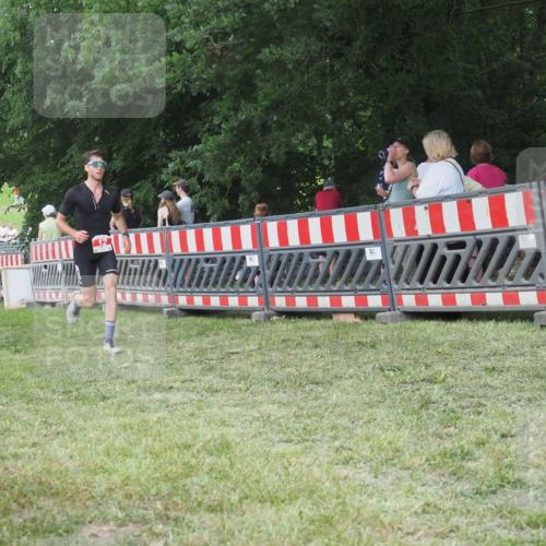 21.06.2025 - 27. Vierlanden-Triathlon KatJ http://msf.ph/oto/8007108 15.06.2025 13:00:38 Ziel 12, 639 meine-sportfotos.de