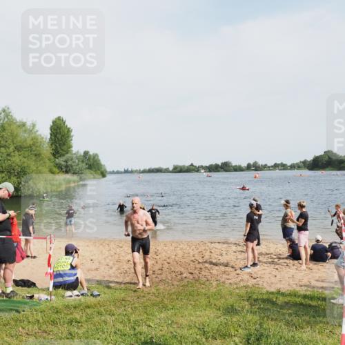 21.06.2025 - 27. Vierlanden-Triathlon MichiJ http://msf.ph/oto/8007109 15.06.2026 10:07:50 Schwimmen 371, 395, 407 meine-sportfotos.de