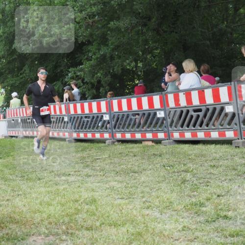 21.06.2025 - 27. Vierlanden-Triathlon KatJ http://msf.ph/oto/8007125 15.06.2025 13:00:39 Ziel 12, 639 meine-sportfotos.de