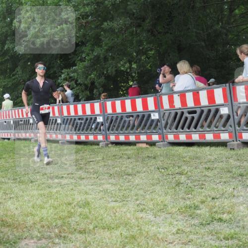 21.06.2025 - 27. Vierlanden-Triathlon KatJ http://msf.ph/oto/8007135 15.06.2025 13:00:39 Ziel 12, 639 meine-sportfotos.de