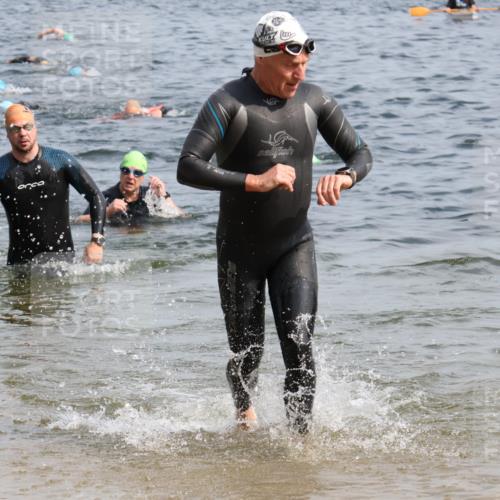15.06.2025 - 27. Vierlanden-Triathlon Lena Gebhardt http://msf.ph/oto/8007141 15.06.2025 10:05:00 Schwimmen 389, 400, 412 meine-sportfotos.de