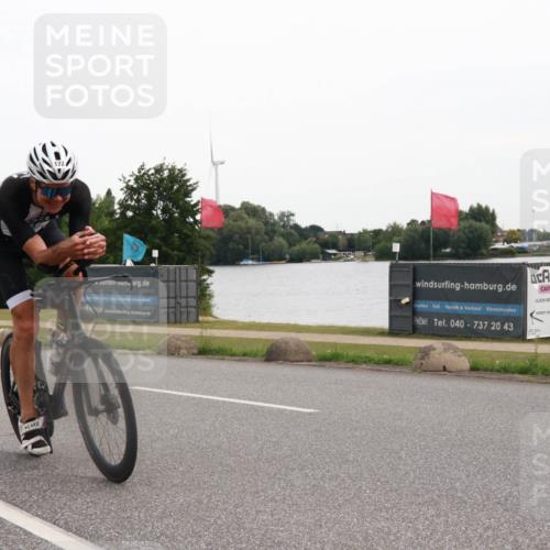 15.06.2025 - 27. Vierlanden-Triathlon H.Heesch http://msf.ph/oto/8007160 15.06.2025 10:41:42 Radfahren 22, 109, 127, 142, 172, 436 meine-sportfotos.de