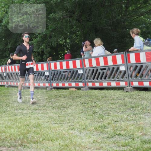 21.06.2025 - 27. Vierlanden-Triathlon KatJ http://msf.ph/oto/8007184 15.06.2025 13:00:39 Ziel 12, 639 meine-sportfotos.de