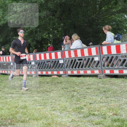 21.06.2025 - 27. Vierlanden-Triathlon KatJ http://msf.ph/oto/8007200 15.06.2025 13:00:39 Ziel 12, 639 meine-sportfotos.de