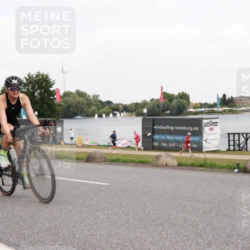 21.06.2025 - 27. Vierlanden-Triathlon H.Heesch http://msf.ph/oto/8007211 15.06.2025 12:08:21 Radfahren 924, 1400 meine-sportfotos.de