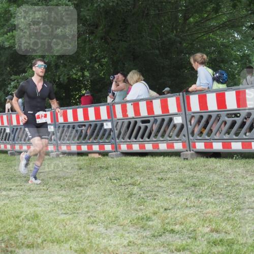 21.06.2025 - 27. Vierlanden-Triathlon KatJ http://msf.ph/oto/8007212 15.06.2025 13:00:39 Ziel 12, 639 meine-sportfotos.de