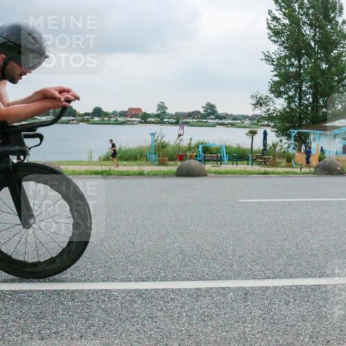 21.06.2025 - 27. Vierlanden-Triathlon H.Heesch http://msf.ph/oto/8007229 15.06.2025 13:20:56 Radfahren 1142 meine-sportfotos.de