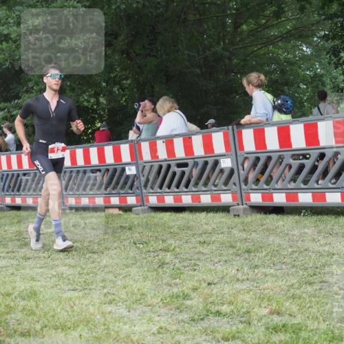 21.06.2025 - 27. Vierlanden-Triathlon KatJ http://msf.ph/oto/8007231 15.06.2025 13:00:39 Ziel 12, 639 meine-sportfotos.de