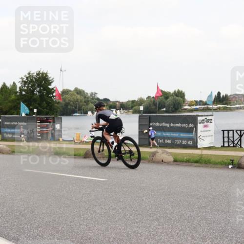 21.06.2025 - 27. Vierlanden-Triathlon H.Heesch http://msf.ph/oto/8007242 15.06.2025 12:08:31 Radfahren 755, 925 meine-sportfotos.de