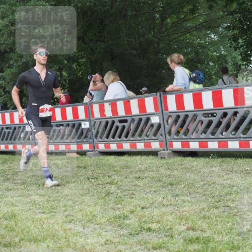 21.06.2025 - 27. Vierlanden-Triathlon KatJ http://msf.ph/oto/8007243 15.06.2025 13:00:40 Ziel 12, 639 meine-sportfotos.de