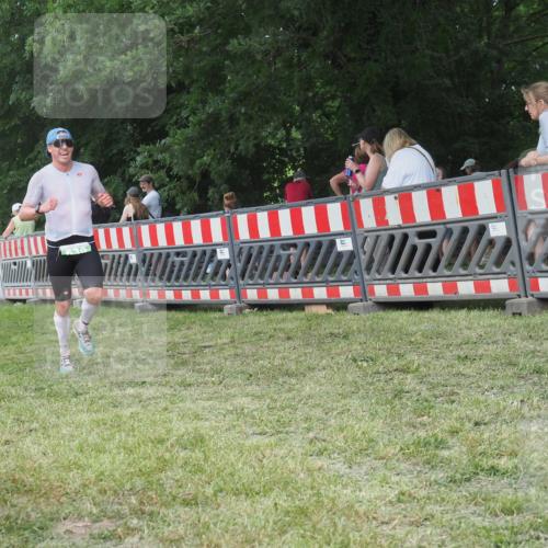 21.06.2025 - 27. Vierlanden-Triathlon KatJ http://msf.ph/oto/8007258 15.06.2025 13:00:43 Ziel 638, 639 meine-sportfotos.de