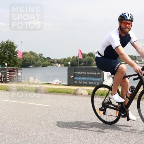 21.06.2025 - 27. Vierlanden-Triathlon H.Heesch http://msf.ph/oto/8007278 15.06.2025 12:00:04 Radfahren 776 meine-sportfotos.de
