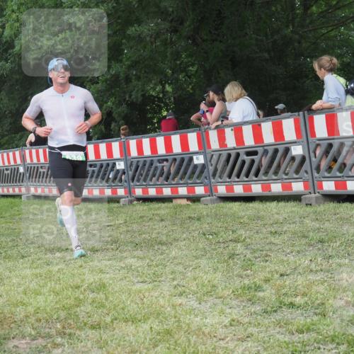 21.06.2025 - 27. Vierlanden-Triathlon KatJ http://msf.ph/oto/8007290 15.06.2025 13:00:43 Ziel 638, 639 meine-sportfotos.de