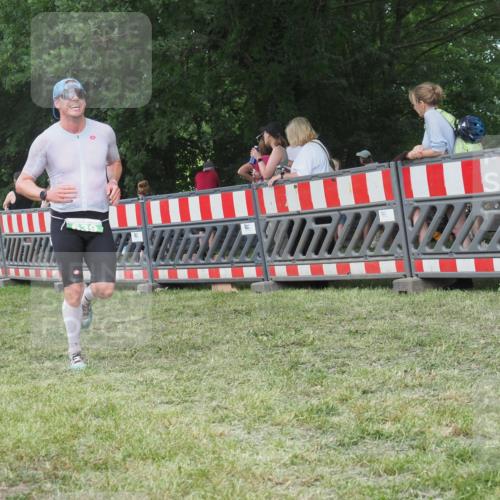 21.06.2025 - 27. Vierlanden-Triathlon KatJ http://msf.ph/oto/8007305 15.06.2025 13:00:43 Ziel 638, 639 meine-sportfotos.de