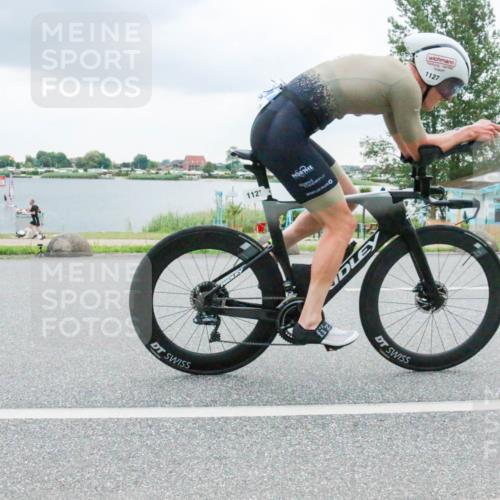 21.06.2025 - 27. Vierlanden-Triathlon H.Heesch http://msf.ph/oto/8007306 15.06.2025 13:23:02 Radfahren 1127 meine-sportfotos.de
