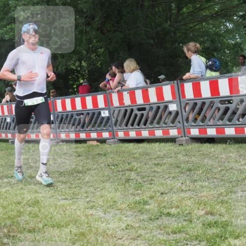 21.06.2025 - 27. Vierlanden-Triathlon KatJ http://msf.ph/oto/8007325 15.06.2025 13:00:44 Ziel 638, 639 meine-sportfotos.de