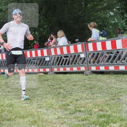 21.06.2025 - 27. Vierlanden-Triathlon KatJ http://msf.ph/oto/8007337 15.06.2025 13:00:44 Ziel 638, 639 meine-sportfotos.de