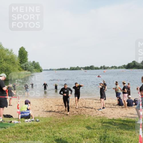 21.06.2025 - 27. Vierlanden-Triathlon MichiJ http://msf.ph/oto/8007339 15.06.2026 10:07:56 Schwimmen 371, 395, 407 meine-sportfotos.de