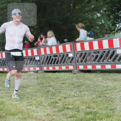 21.06.2025 - 27. Vierlanden-Triathlon KatJ http://msf.ph/oto/8007351 15.06.2025 13:00:44 Ziel 638, 639 meine-sportfotos.de
