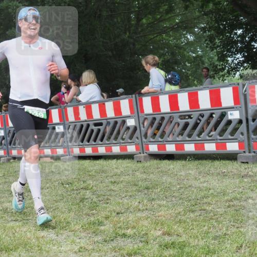 21.06.2025 - 27. Vierlanden-Triathlon KatJ http://msf.ph/oto/8007360 15.06.2025 13:00:44 Ziel 638, 639 meine-sportfotos.de