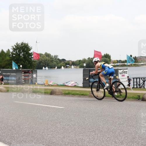 21.06.2025 - 27. Vierlanden-Triathlon H.Heesch http://msf.ph/oto/8007366 15.06.2025 12:08:42 Radfahren 677, 774, 878, 994, 995, 996, 997, 998 meine-sportfotos.de
