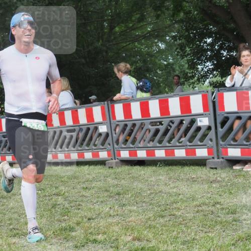 21.06.2025 - 27. Vierlanden-Triathlon KatJ http://msf.ph/oto/8007373 15.06.2025 13:00:44 Ziel 638, 639 meine-sportfotos.de