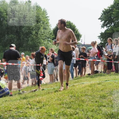 15.06.2025 - 27. Vierlanden-Triathlon KatJ http://msf.ph/oto/8007424 15.06.2025 10:06:11 Schwimmen 362, 369, 370, 381, 410, 418, 448, 455 meine-sportfotos.de