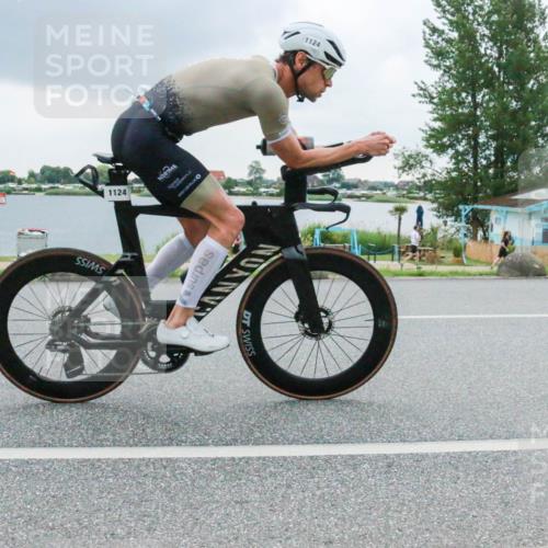 21.06.2025 - 27. Vierlanden-Triathlon H.Heesch http://msf.ph/oto/8007427 15.06.2025 13:24:12 Radfahren 1124, 1153, 1268, 1312 meine-sportfotos.de