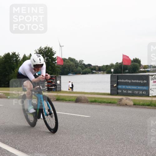 15.06.2025 - 27. Vierlanden-Triathlon H.Heesch http://msf.ph/oto/8007428 15.06.2025 10:43:07 Radfahren 74, 102, 236 meine-sportfotos.de