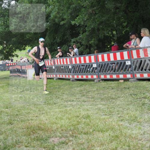 21.06.2025 - 27. Vierlanden-Triathlon KatJ http://msf.ph/oto/8007443 15.06.2025 13:00:52 Ziel 638 meine-sportfotos.de