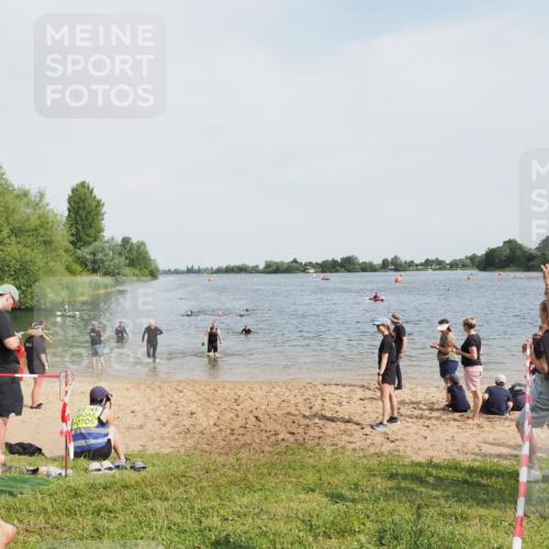 21.06.2025 - 27. Vierlanden-Triathlon MichiJ http://msf.ph/oto/8007463 15.06.2026 10:07:58 Schwimmen 395, 403, 407 meine-sportfotos.de