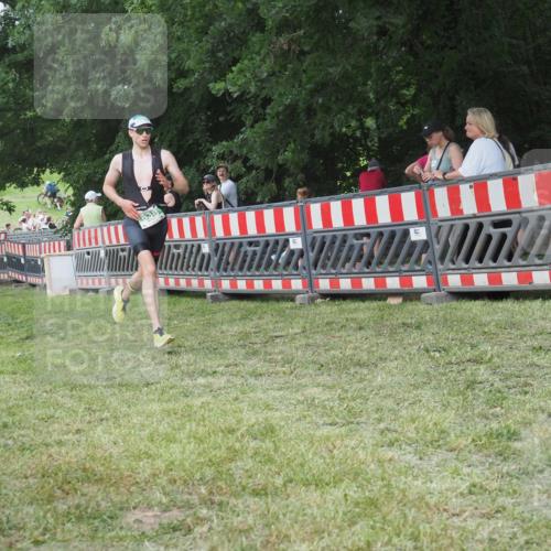 21.06.2025 - 27. Vierlanden-Triathlon KatJ http://msf.ph/oto/8007486 15.06.2025 13:00:52 Ziel 638 meine-sportfotos.de