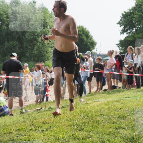 15.06.2025 - 27. Vierlanden-Triathlon KatJ http://msf.ph/oto/8007497 15.06.2025 10:06:12 Schwimmen 362, 369, 370, 381, 418, 448, 455 meine-sportfotos.de