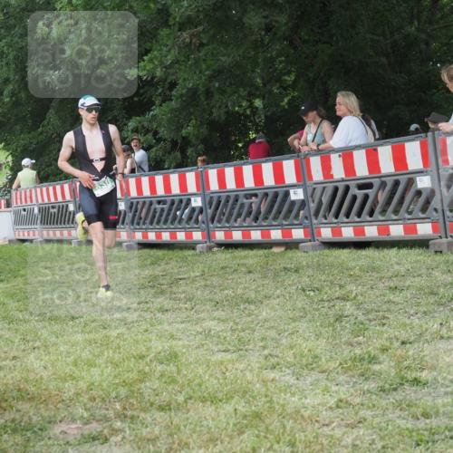 21.06.2025 - 27. Vierlanden-Triathlon KatJ http://msf.ph/oto/8007506 15.06.2025 13:00:52 Ziel 638 meine-sportfotos.de