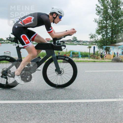 21.06.2025 - 27. Vierlanden-Triathlon H.Heesch http://msf.ph/oto/8007507 15.06.2025 13:24:41 Radfahren 1158, 1254 meine-sportfotos.de