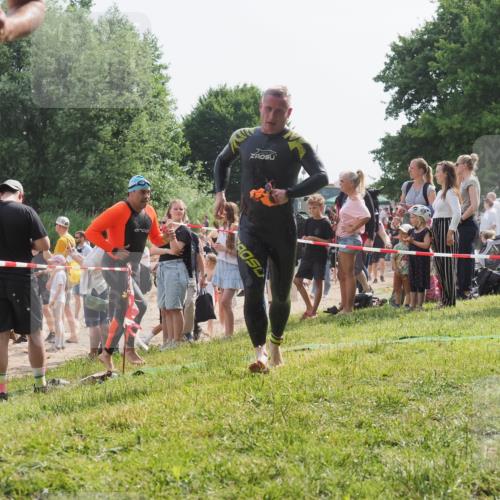 15.06.2025 - 27. Vierlanden-Triathlon KatJ http://msf.ph/oto/8007514 15.06.2025 10:06:13 Schwimmen 362, 369, 370, 381, 418, 448, 455 meine-sportfotos.de