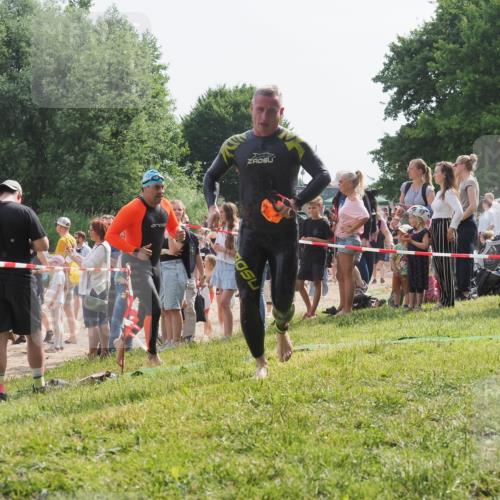 15.06.2025 - 27. Vierlanden-Triathlon KatJ http://msf.ph/oto/8007521 15.06.2025 10:06:13 Schwimmen 362, 369, 370, 381, 418, 448, 455 meine-sportfotos.de
