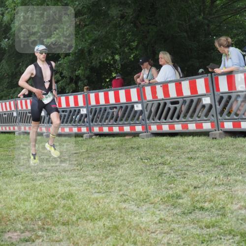21.06.2025 - 27. Vierlanden-Triathlon KatJ http://msf.ph/oto/8007524 15.06.2025 13:00:52 Ziel 638 meine-sportfotos.de