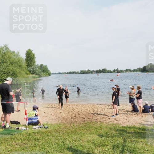 21.06.2025 - 27. Vierlanden-Triathlon MichiJ http://msf.ph/oto/8007542 15.06.2026 10:08:03 Schwimmen 373, 395, 403, 407 meine-sportfotos.de