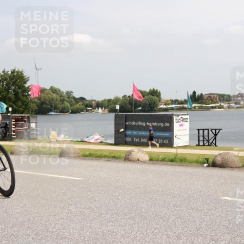 21.06.2025 - 27. Vierlanden-Triathlon H.Heesch http://msf.ph/oto/8007543 15.06.2025 12:00:42 Radfahren 199, 204, 966 meine-sportfotos.de