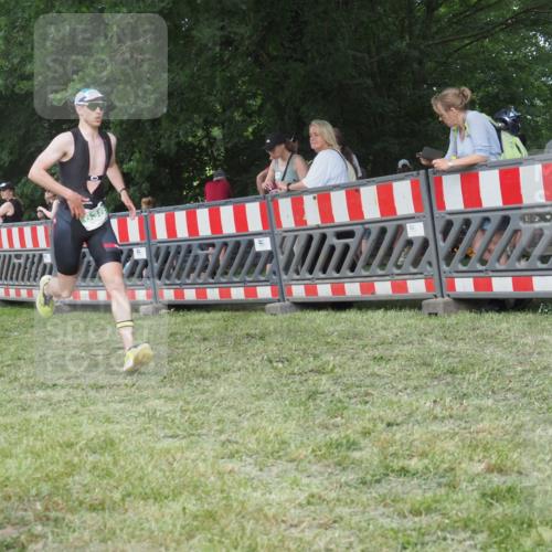 21.06.2025 - 27. Vierlanden-Triathlon KatJ http://msf.ph/oto/8007544 15.06.2025 13:00:52 Ziel 638 meine-sportfotos.de