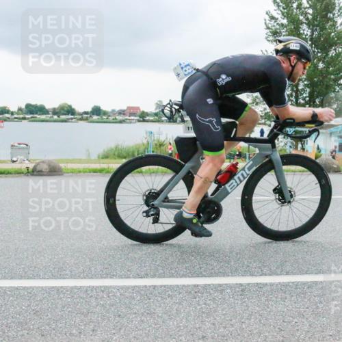 21.06.2025 - 27. Vierlanden-Triathlon H.Heesch http://msf.ph/oto/8007546 15.06.2025 13:25:10 Radfahren 1138, 1148 meine-sportfotos.de