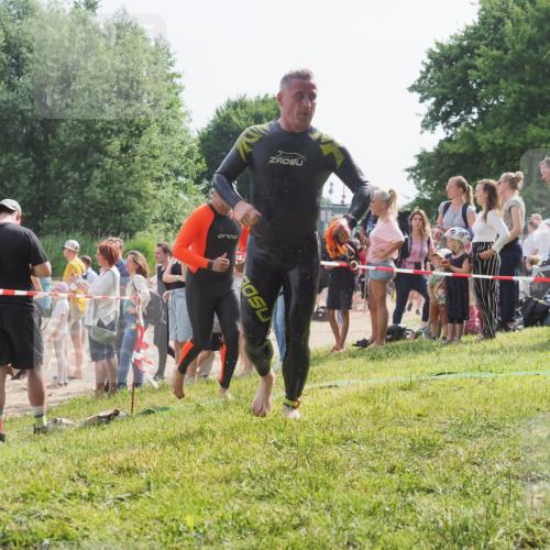 15.06.2025 - 27. Vierlanden-Triathlon KatJ http://msf.ph/oto/8007548 15.06.2025 10:06:14 Schwimmen 362, 369, 370, 381, 418, 448, 455 meine-sportfotos.de