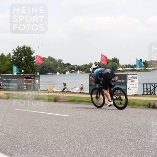 21.06.2025 - 27. Vierlanden-Triathlon H.Heesch http://msf.ph/oto/8007552 15.06.2025 12:08:52 Radfahren 744, 926, 1009, 1010, 1011, 1012, 1013 meine-sportfotos.de