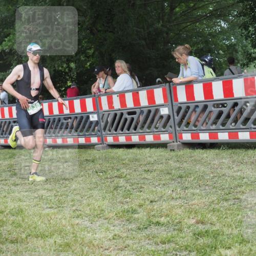 21.06.2025 - 27. Vierlanden-Triathlon KatJ http://msf.ph/oto/8007554 15.06.2025 13:00:53 Ziel 638 meine-sportfotos.de
