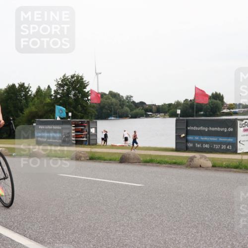 15.06.2025 - 27. Vierlanden-Triathlon H.Heesch http://msf.ph/oto/8007565 15.06.2025 10:44:13 Radfahren 425, 452 meine-sportfotos.de