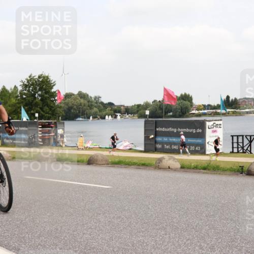 21.06.2025 - 27. Vierlanden-Triathlon H.Heesch http://msf.ph/oto/8007569 15.06.2025 12:09:02 Radfahren 838 meine-sportfotos.de
