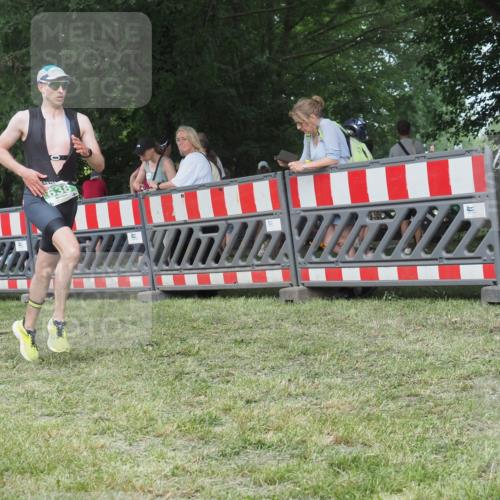 21.06.2025 - 27. Vierlanden-Triathlon KatJ http://msf.ph/oto/8007571 15.06.2025 13:00:53 Ziel 638 meine-sportfotos.de