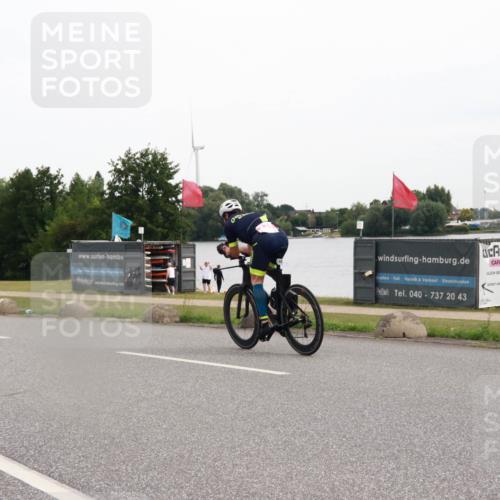 15.06.2025 - 27. Vierlanden-Triathlon H.Heesch http://msf.ph/oto/8007581 15.06.2025 10:44:21 Radfahren 235, 392 meine-sportfotos.de